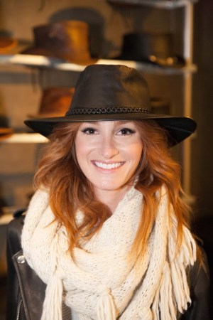 Jenna Willis- FX's American Crime Story- Tanya Brown - American Hat Makers