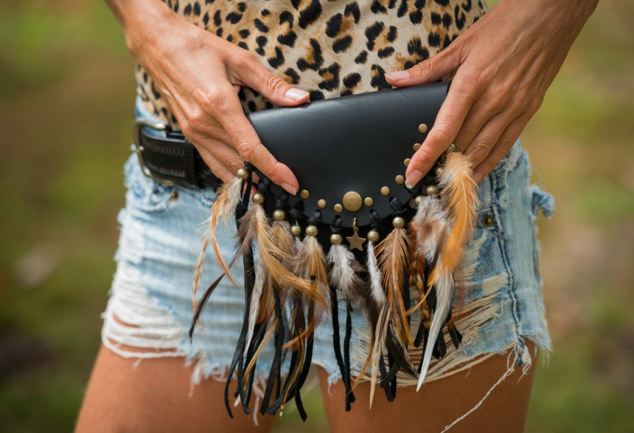 Hip pack feathers